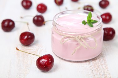 Vişne yoğurt ve Olgun Kiraz 