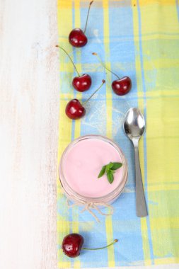 Vişne yoğurt ve Olgun Kiraz 