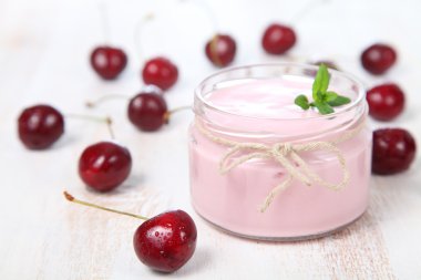 Vişne yoğurt ve Olgun Kiraz 