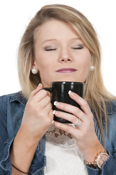 Žena pije kávu — Stock fotografie