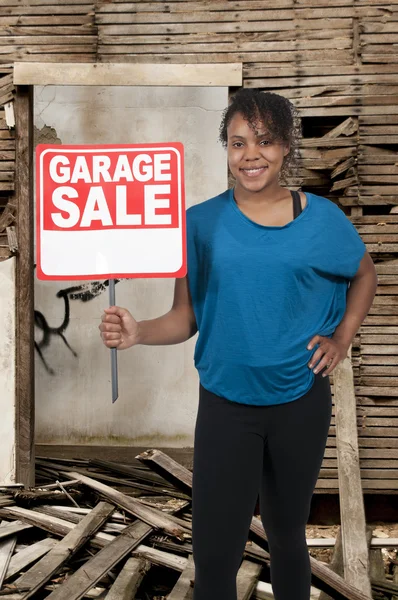 Garagem Venda mulher — Fotografia de Stock