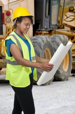 kadın inşaat işçisi