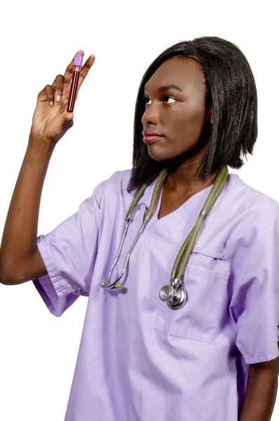 Mujer médico y muestra de sangre — Foto de Stock