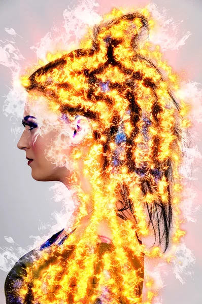 Kobieta na ogień — Zdjęcie stockowe