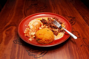 Otantik Tex Meksiko Meksika mutfağı. En çok koro pollo olarak bilinir.