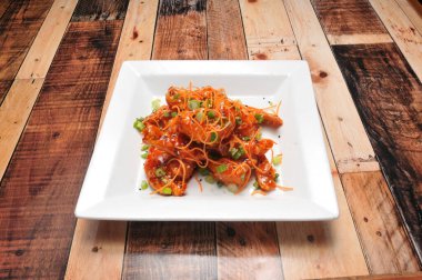 Volkan karidesi olarak bilinen lezzetli Japon yemekleri.