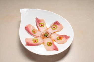 Geleneksel ve otantik Japonlar suşi dürümü olarak bilinir.