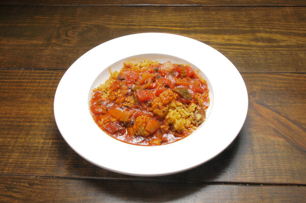 Вкусная каджунская кухня, известная как джамбалайя