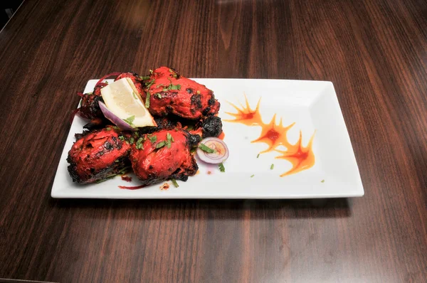 Tradycyjna Autentyczna Kuchnia Indyjska Znana Jako Kurczak Tandoori — Zdjęcie stockowe