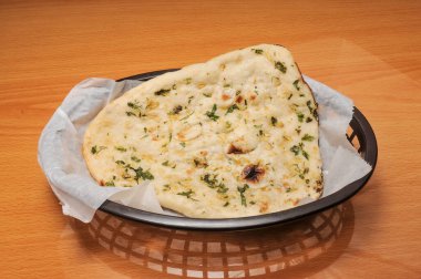 Lezzetli Afgan yemeği ya da sarımsaklı naan olarak bilinen Hint yemeği