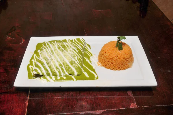 Autêntico Prato Cozinha Tradicional Mexicana Conhecido Como Enchiladas Verdes — Fotografia de Stock
