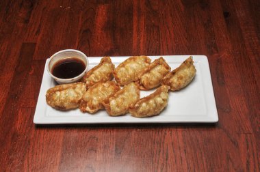 Gyoza olarak bilinen otantik geleneksel Japon yemeği