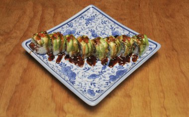 Geleneksel ve otantik Japonlar suşi dürümü olarak bilinir.