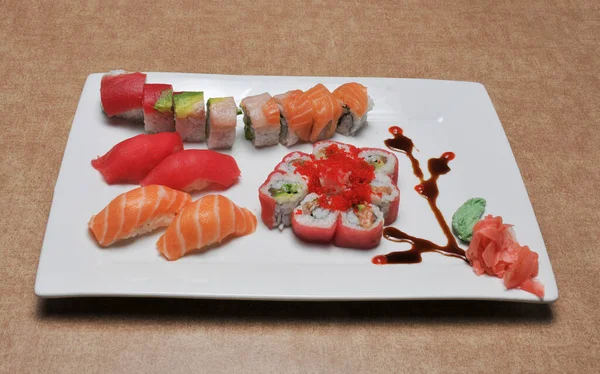 Cusine Japonaise Traditionnelle Authentique Connue Sous Nom Sushi Roll — Photo