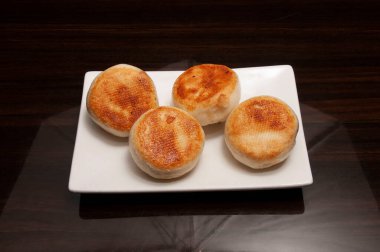 Lezzetli Çin yemekleri kızarmış domuz çöreği olarak bilinir.