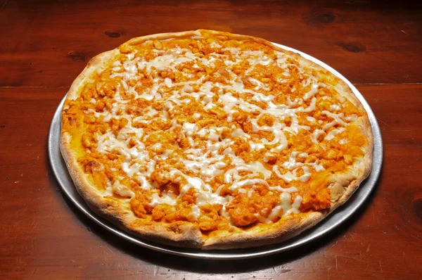 Delicious Tomato Sauce Cheese Covered Hot Tasty Buffalo Chicken Pizza — Stock Photo, Image