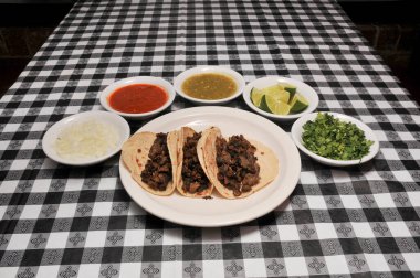 Otantik Tex Meksika mutfağı biftek tacoları olarak bilinir.