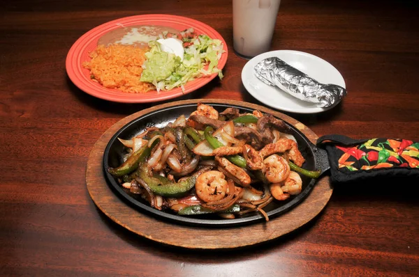 Cozinha Mexicana Autêntica Tradicional Conhecida Como Bife Camarão Fajitas Frango — Fotografia de Stock