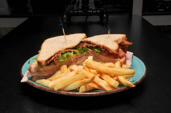 Traditionelles Und Authentisches Amerikanisches Gericht Bekannt Als Club Sandwich — Stockfoto