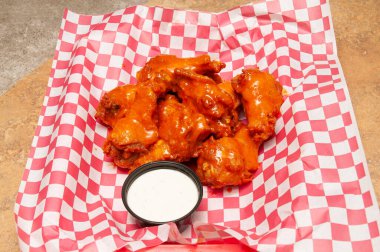 Otantik Amerikan mutfağı yemekleri en çok bufalo kanadı olarak bilinir.