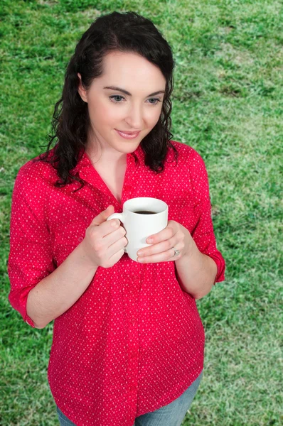 Femme buvant du café — Photo