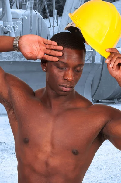 Hombre negro trabajador de la construcción —  Fotos de Stock