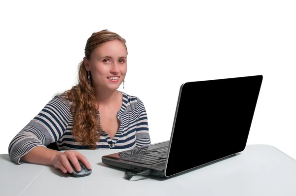 Frau benutzt Laptop — Stockfoto