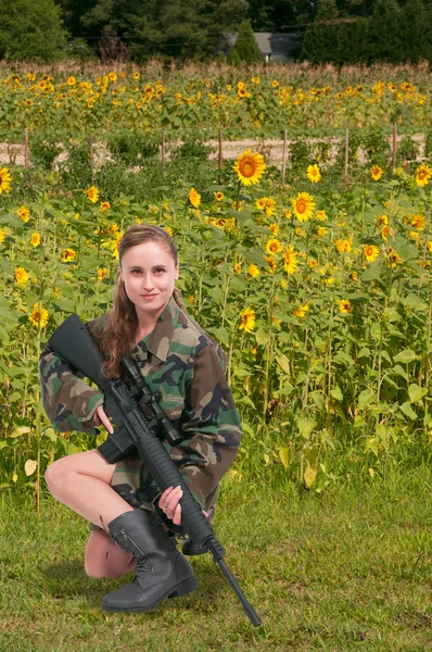 Mujer soldado — Foto de Stock