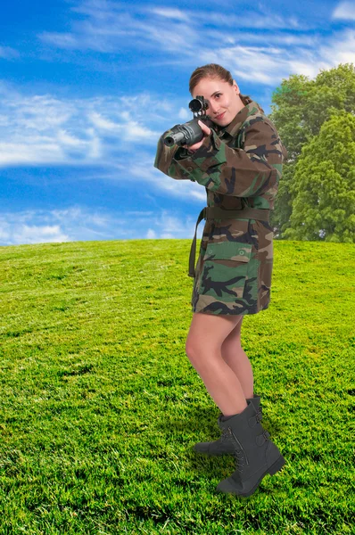 Женщина-солдат — стоковое фото