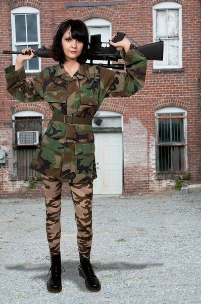 Mujer soldado —  Fotos de Stock