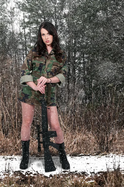 Kvinna soldat — Stockfoto