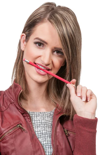 Frau kaut Bleistift — Stockfoto