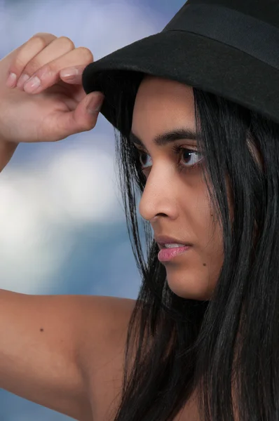 Mujer usando sombrero — Foto de Stock