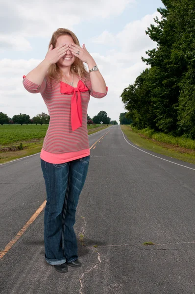 Frau sieht kein Böses — Stockfoto