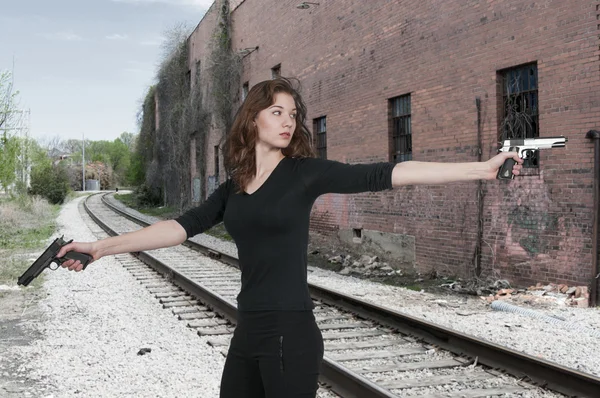 Mujer con pistola — Foto de Stock