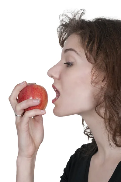 Frau isst einen Apfel — Stockfoto