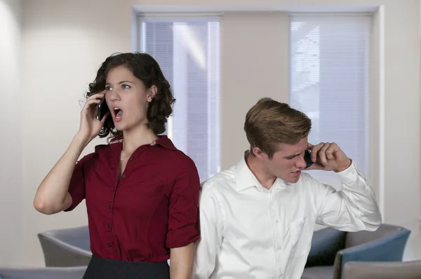 Couple using cell phones — Stock Photo, Image