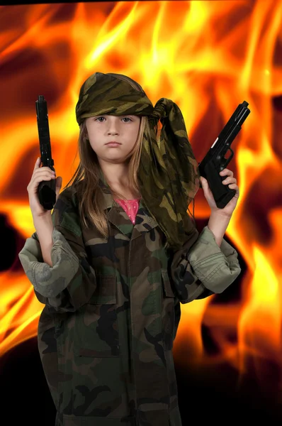 Mała dziewczynka żołnierz — Zdjęcie stockowe