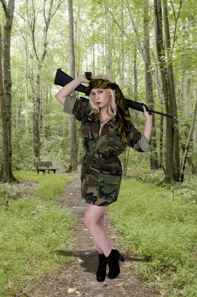 Hermosa mujer soldado —  Fotos de Stock