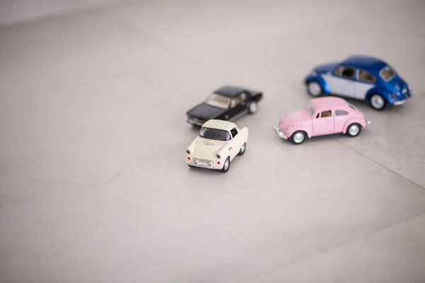 Oldtimer brinquedo pequeno carro — Fotografia de Stock