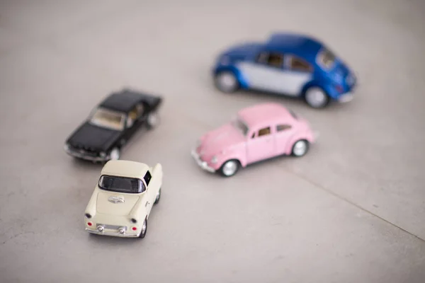 Oldtimer brinquedo pequeno carro — Fotografia de Stock