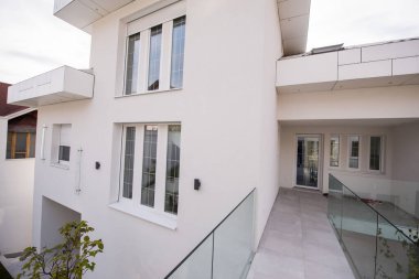 Çağdaş, güzel, modern Beyaz Saray dış görünüşü.