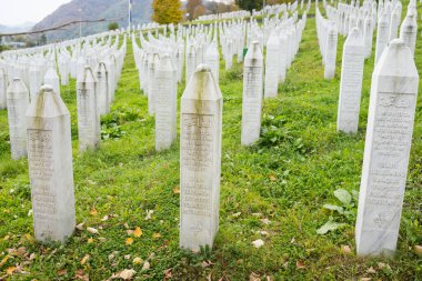 Bosna Savaşı 'nda işlenen savaş suçu kurbanları için Srebrenica Anma Merkezi