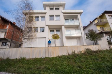 Çağdaş, güzel, modern Beyaz Saray dış görünüşü.