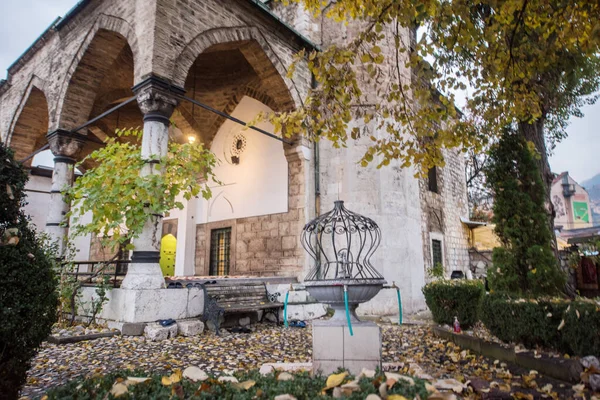 Moschea con fontana di fronte — Foto Stock