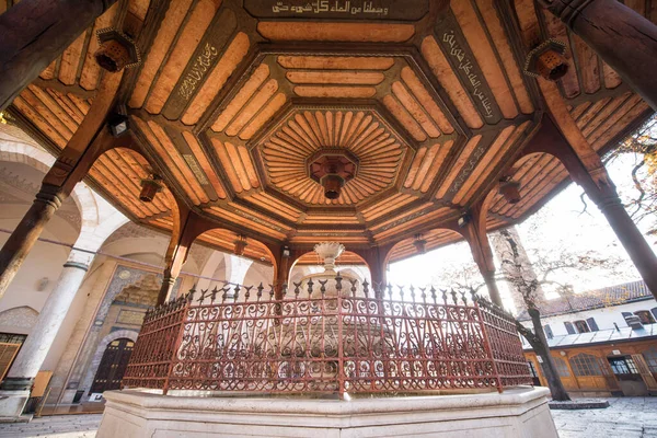 Mosque with fountain in front Sadrvan — Stock Photo, Image