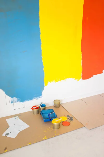 Scale per la pittura murale a casa, da vicino — Foto Stock