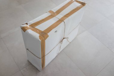 Teslimat kutusu çok uzaklardan geldi, kaliteli.