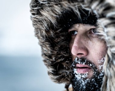 Kış adamı yüksek kaliteli portre yakın çekim