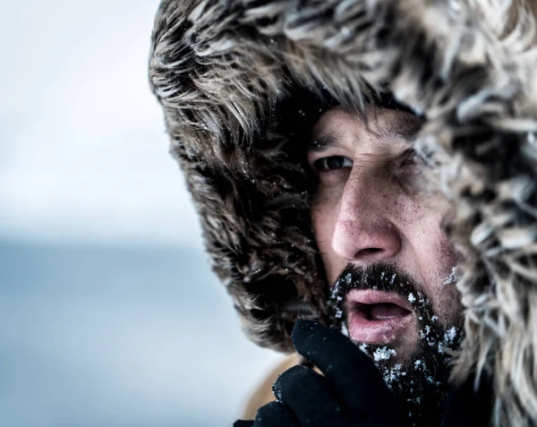 Inverno homem close up retrato de alta qualidade foto — Fotografia de Stock